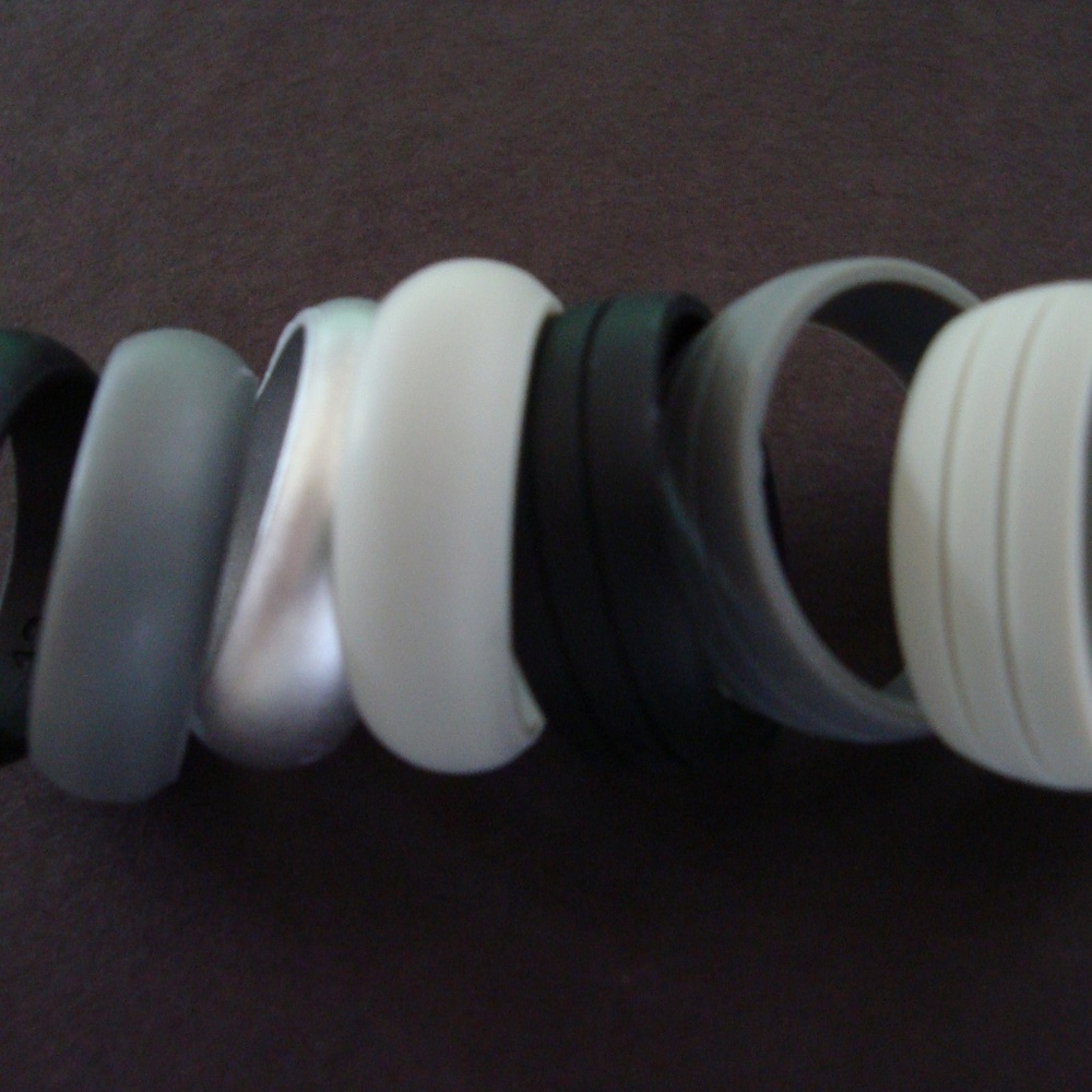 Mens Silcone Wedding Rings 7 pcs Band size 7-12